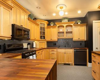Modern Spacious Apartment Downtown Tr King Bed Sleeps 6 - Three Rivers - Кухня