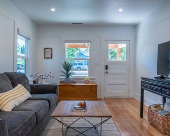 Bella Villa- Vine Cottages - El Paso de Robles - Sala de estar