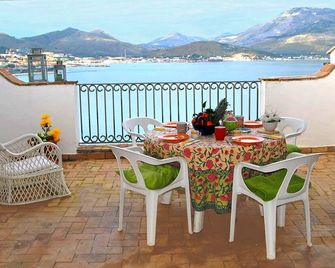 Casa Belvedere vista mare nel centro storico - Gaète - Balcon