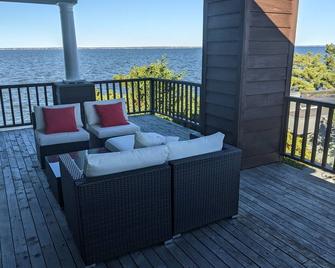 Gorgeous Bay Front Home with Water Views and Stunning Sunsets - Fire Island Pines - Balcony