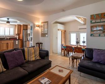 Flying Point Homestead - Twentynine Palms - Obývací pokoj