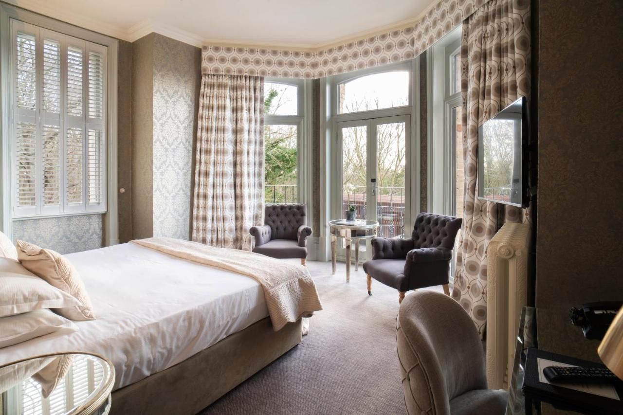 The Petersham thumbnail 2