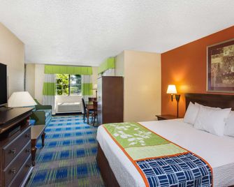 Days Inn by Wyndham Fremont - Fremont - Slaapkamer