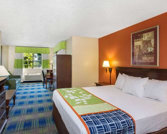 Days Inn by Wyndham Fremont - Fremont - Camera da letto