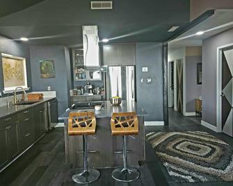 Newly Remodeled Furnished Upper 1250sq unit - Lucerne - Kitchen
