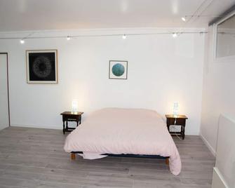 quiet house 15 minutes from Nantes - La Chapelle-sur-Erdre - Chambre