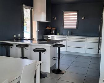 Magnifique Maison au Calme Avec Piscine ! - Claix - Cuisine