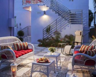 إم بوتيك هوتل - ميامي بيتش - شرفة مرصوفة