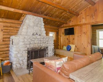 Mountain Lake Cottages - Westmore - Living room