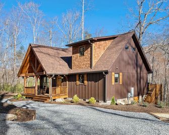 Happy Bear - Decorates for Christmas Lake Lure Cottage Hot Tub & Fire Pit - Lake Lure - Building