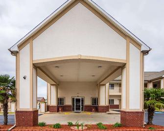 Bryant Inn And Suites - Bryant - Building