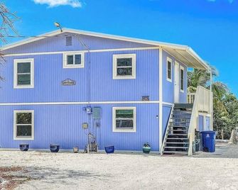 Casa Playa | 4 bed/2 bath canalfront getaway - 램로드키 - 건물