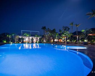 Samanea Beach Resort & Spa - Kep - Πισίνα