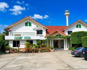 Luxury Hotel - Kanchanaburi - Bina