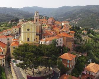 Casa Sole - Vacation apartments on the Flower Riviera, decorated with love - Diano San Pietro - Vista del exterior