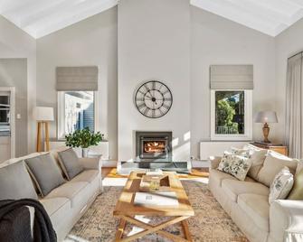 Prior Lodge - Katoomba - Olohuone