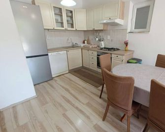 Room-maria Apartments Zaton - Apartment - Zaton - Кухня