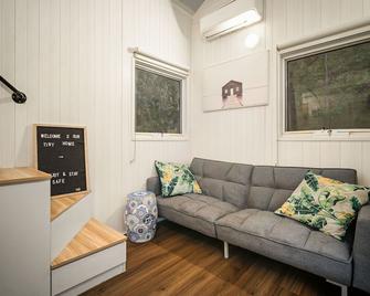 Quiet Lake House In Winery by Tiny Away - Strath Creek - Living room