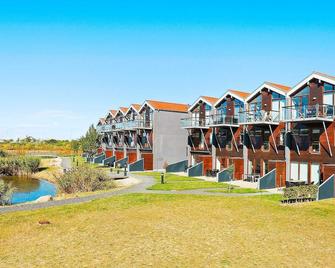 4 person holiday home in Bogense-By Traum - Bogense - Будівля