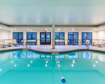 Hampton Inn Boston/Peabody - Peabody - Piscina