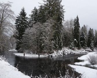 Pioneer Inn By The River - Port Hardy - Vista esterna
