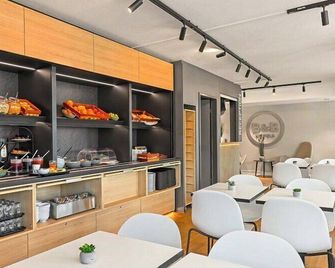 B&B Hotel Lübeck Berliner-Platz - Любек - Спальня