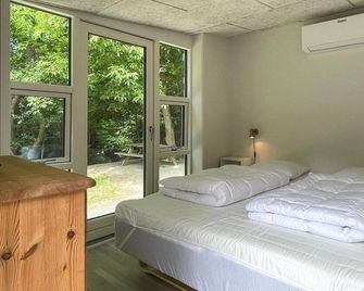 2 Bedroom Beautiful Home In Rønne - Rønne - Schlafzimmer