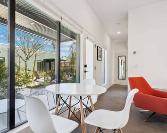 Modern 2 bedroom Apartment 80 Walkscore - Phoenix