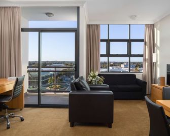Rydges Mackay Suites - Mackay - Living room