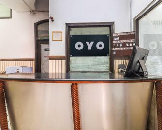 Hotel O Prem Chunaria - Morādābād - Front desk