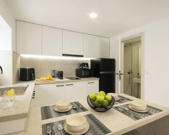 Victoria's Old Town Gem - Cozy, Renovated Apartment in Corfu - 派拉馬 - 廚房