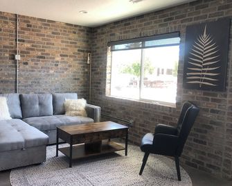 Modern, One Bedroom Apartment in Bryce Canyon Country, Panguitch, Utah - Panguitch - Living room