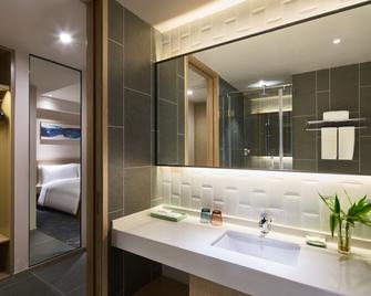 Q-Box Hotel Shanghai Sanjiagang -Offer Pudong International Airport and Disney shuttle - Shanghai