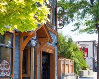 The Lodge At Arrow Lakes - Nakusp - Outdoors view