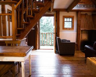 the legendary Wildwood Cabins - Cabin 1 - Bowen Island - Living room