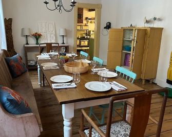 Water view, w guest house ,Georgetown PEI,best golf, beaches, walking trails - Georgetown - Dining room