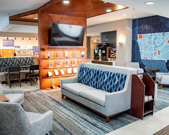 Holiday Inn Express & Suites Mason City By IHG - Mason City - Lounge