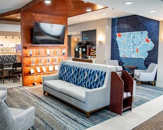 Holiday Inn Express & Suites Mason City By IHG - Mason City - Lounge