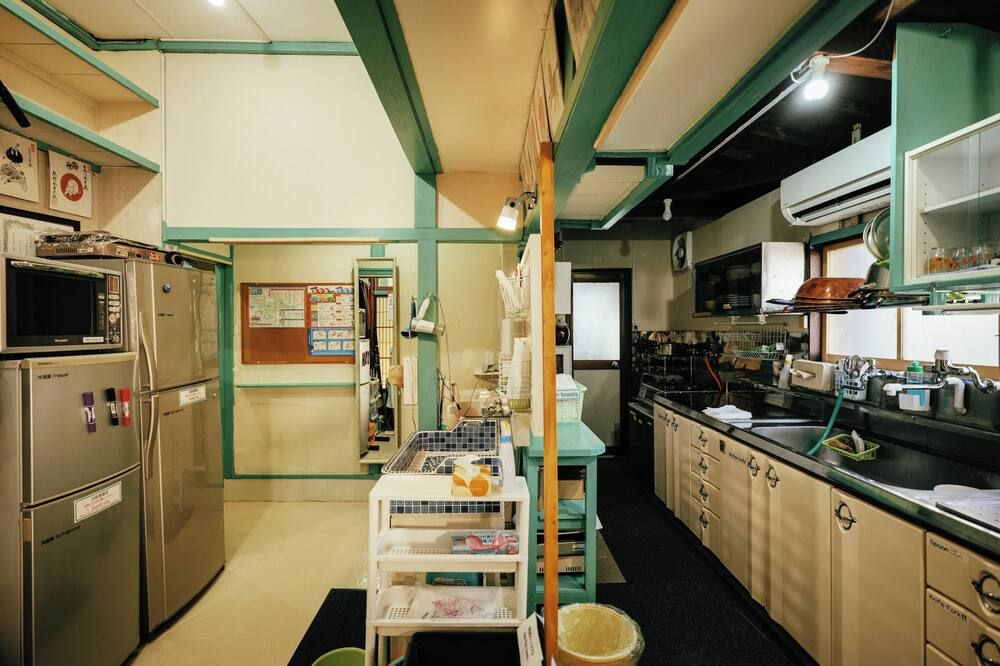 Dormitory Sandanya Guest House - שיראהאמה - מטבח