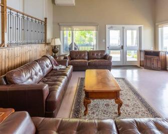 Domaine bleu sur le lac Pohénégamook - Pohénégamook - Living room