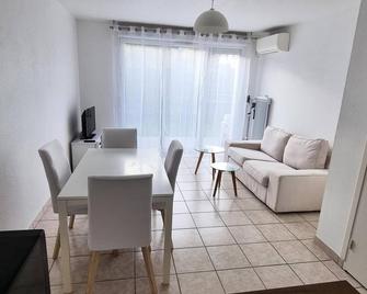 Air-conditioned T3 duplex house - Cornebarrieu - Salle à manger