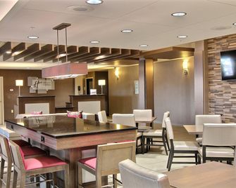Holiday Inn Express Fargo-West Acres By IHG - פארגו - מסעדה