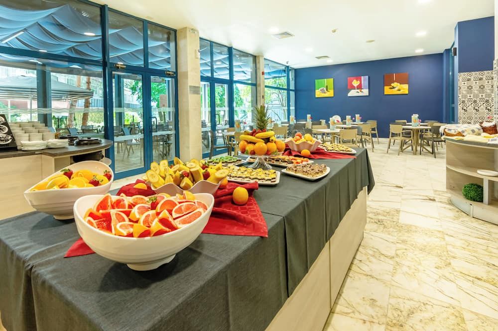 Holiday Park Hotel - וארנה - בופה