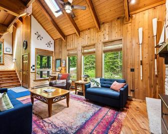Dragonfly Dell - Quiet, wooded retreat in Ellison Bay near Newport State Park - Ellison Bay - Sala de estar
