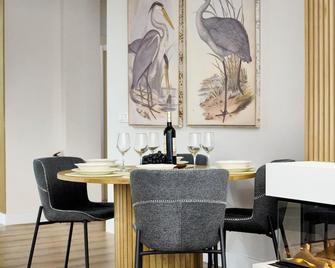 Apartamento Nuevo Lujoso Suites Centro Bilbao Wifi ,parking Gratis - Bilbao - Comedor