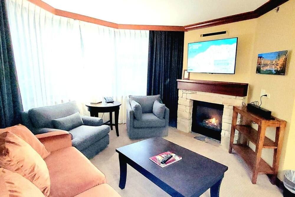 Dav’s Plush Ski-in/Ski-out Studio Condotel with Forest View @ 400 Squaw Creek Rd - Olympic Valley - Salon