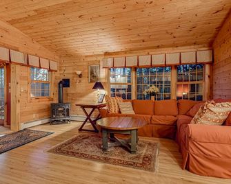 The Loft at Pine Rock - Weston - Living room