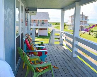 Kokomo Jo's 3 Bedroom Home - Crystal Beach - Balkon