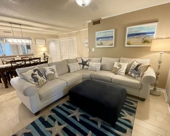 21C Richmond Park villa - Coffeyville - Living room