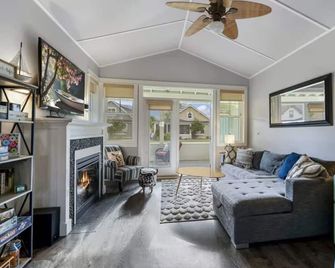 Lake Cottage @ Veranda Beach - Oroville - Sala de estar